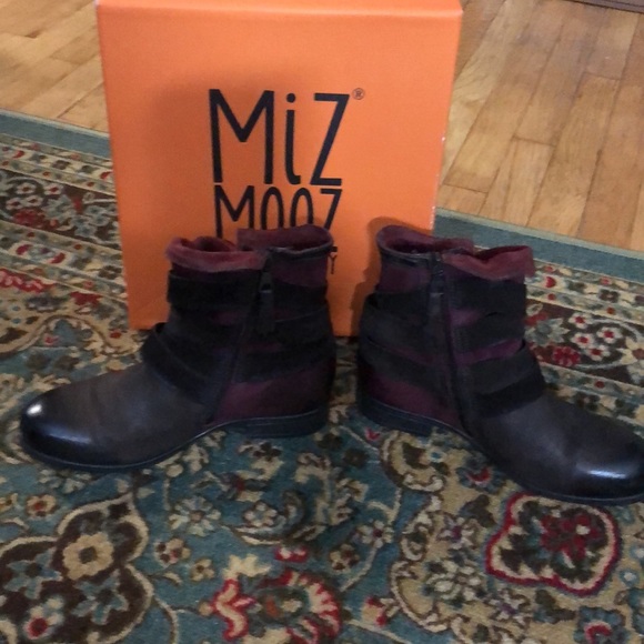 Miz Mooz fashion boots only worn one time. - Picture 2 of 7